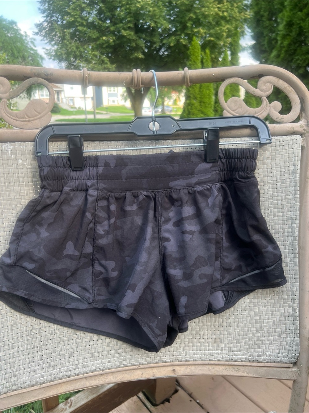 Lululemon Hotty Hot Low Rise Short 2.5" Size 8 Heritage Camo Deep Coal 76966